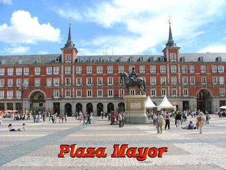 Los orígenes de la plaza se remontan al siglo XV, cuando en la confluencia de los caminos (hoy en día calles) de Toledo y Atocha, a las afueras de.