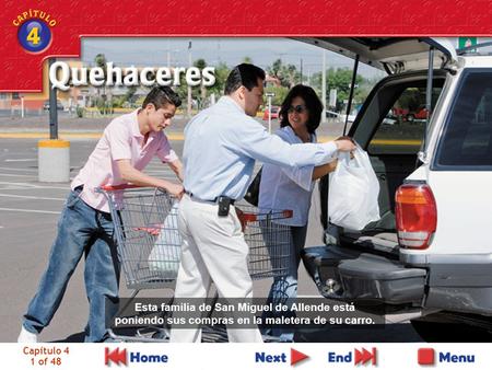 Capítulo 4 1 of 48 Esta familia de San Miguel de Allende está poniendo sus compras en la maletera de su carro.