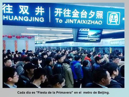 Cada día es Fiesta de la Primavera en el metro de Beijing.