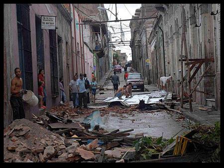 amanecer desolador en Santiago de Cuba… Jueves, 25 de Octubre del 2012