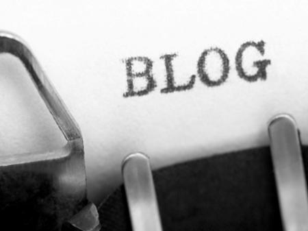 ¿Qué es un blog o bitácora? Un blog es una página web que consta de entradas en orden cronológico inverso, compuestas por texto, imágenes o incluso videos.