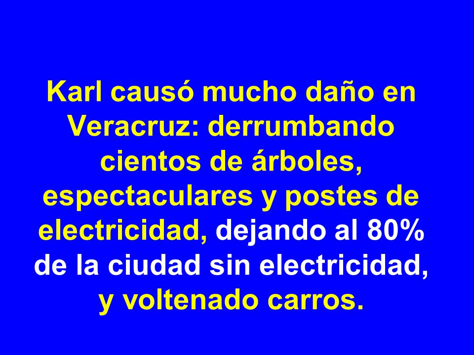 Karl causó mucho daño en Veracruz: derrumbando cientos de árboles, espectaculares y postes de electricidad, dejando al 80% de la ciudad sin electricidad, y voltenado carros.