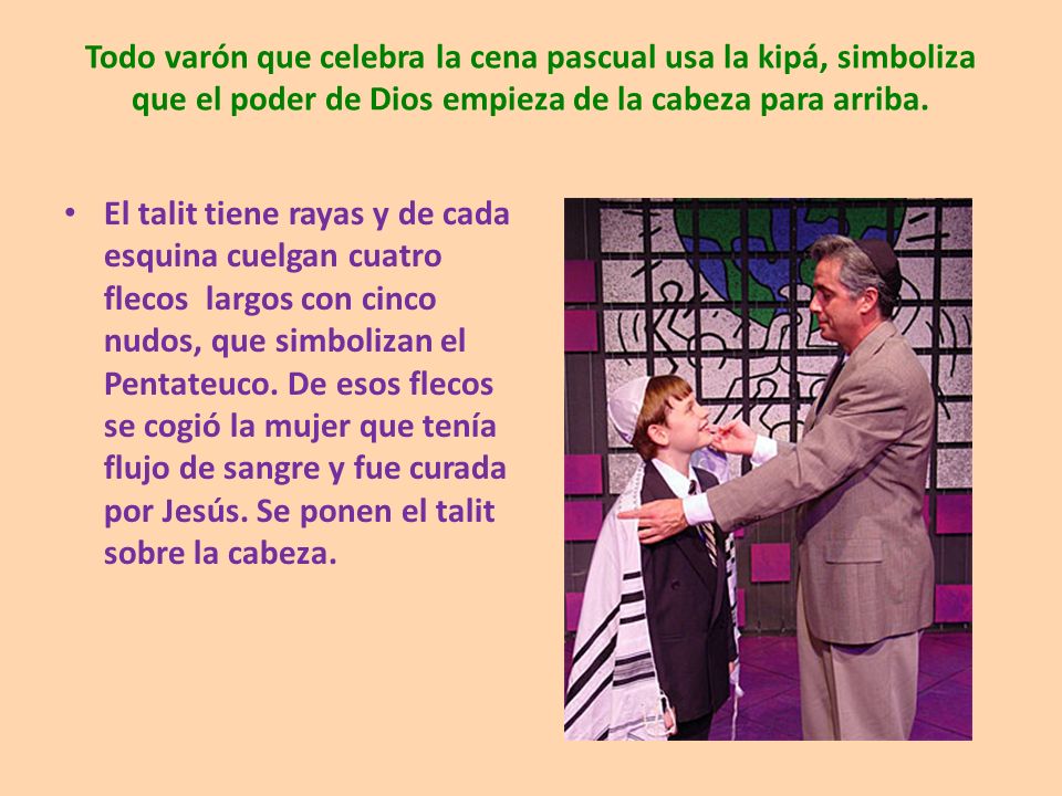 Todo varón que celebra la cena pascual usa la kipá, simboliza que el poder de Dios empieza de la cabeza para arriba.