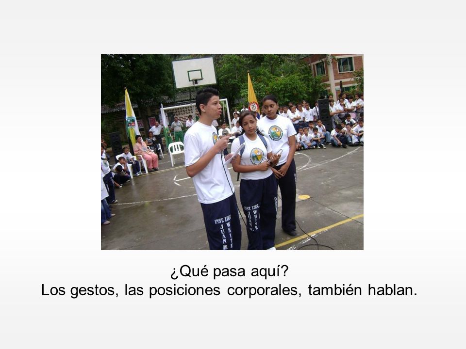 Los gestos, las posiciones corporales, también hablan.