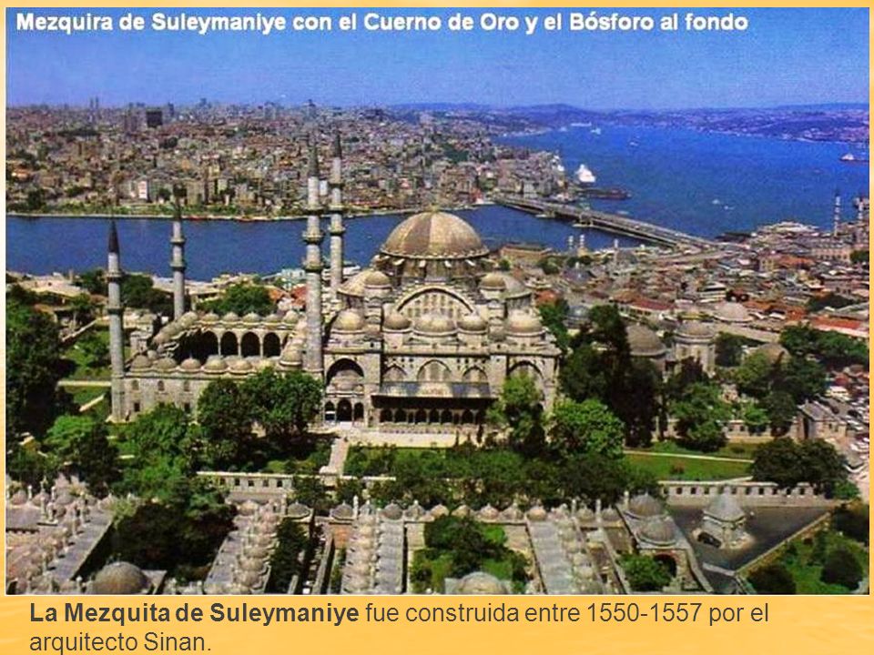 La Mezquita de Suleymaniye fue construida entre por el arquitecto Sinan.