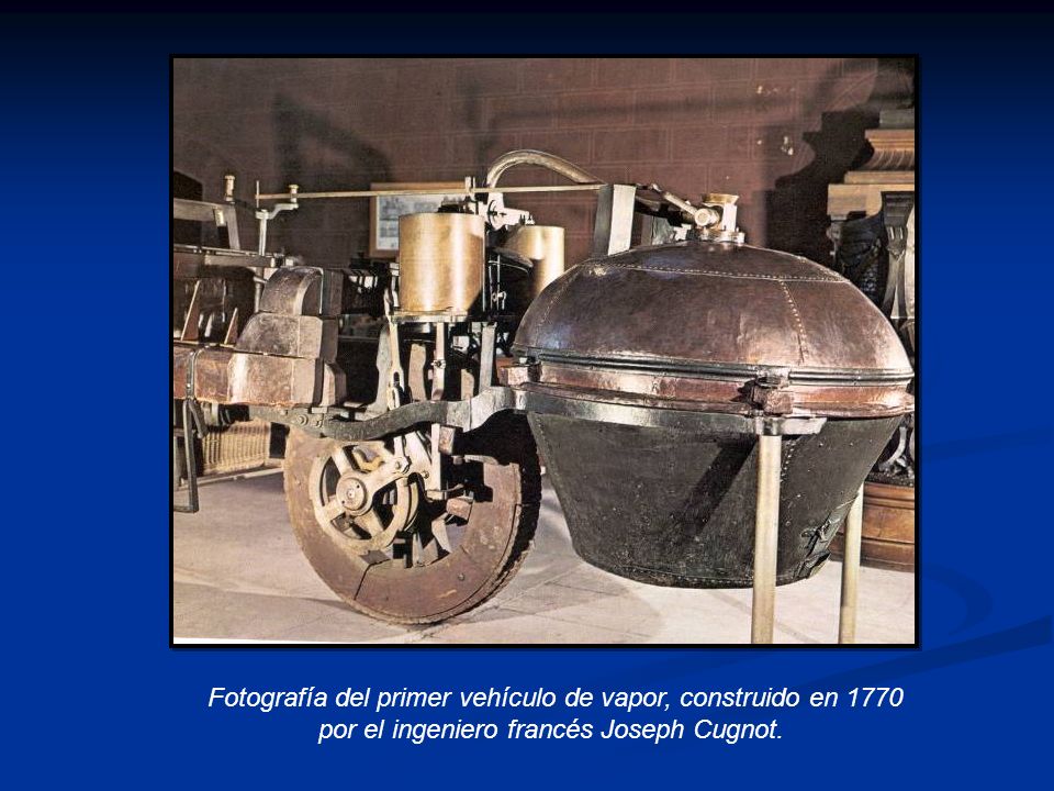 Fotografía del primer vehículo de vapor, construido en 1770 por el ingeniero francés Joseph Cugnot.
