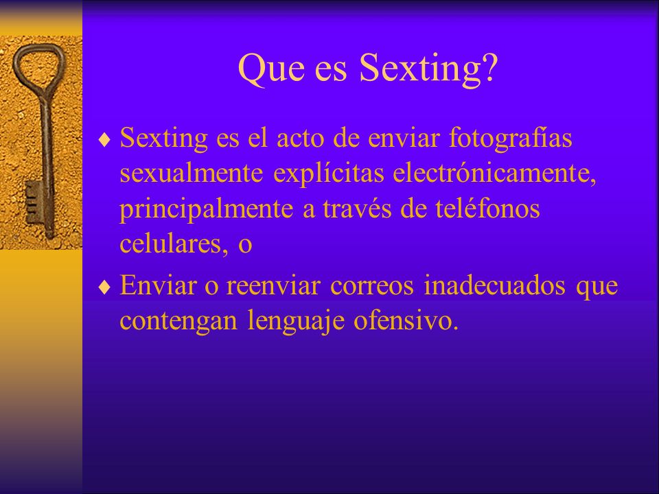 Que es Sexting Sexting es el acto de enviar fotografías sexualmente explícitas electrónicamente, principalmente a través de teléfonos celulares, o.