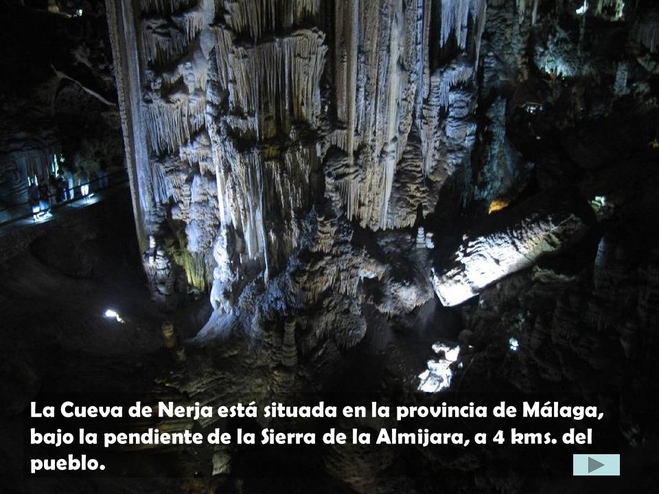 La Cueva de Nerja está situada en la provincia de Málaga, bajo la pendiente de la Sierra de la Almijara, a 4 kms.