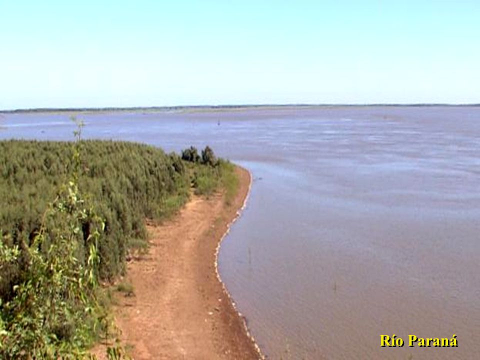 Retornando a la Ruta Provincial Nº 21 hacia el norte, nos dirigimos a la ciudad de Villa Constitución. En este tramo, donde la costa acompaña a la ruta, se ubican los principales establecimientos industriales que tiene la ciudad y también, áreas residenciales intercaladas con amplios predios verdes que permiten descubrir el río a través de miradores naturales sobre la barranca. Desde ellos puede observarse el gran valle del Paraná, el verde de sus costas, sus islas, su flora y fauna nativa.