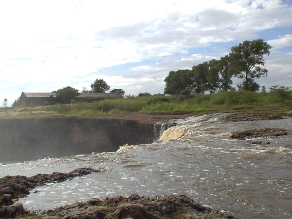 Frente al mismo salto de Pavón, aun perduran los restos de un Viejo Molino Harinero que en tiempos pasados, generó una importante actividad.