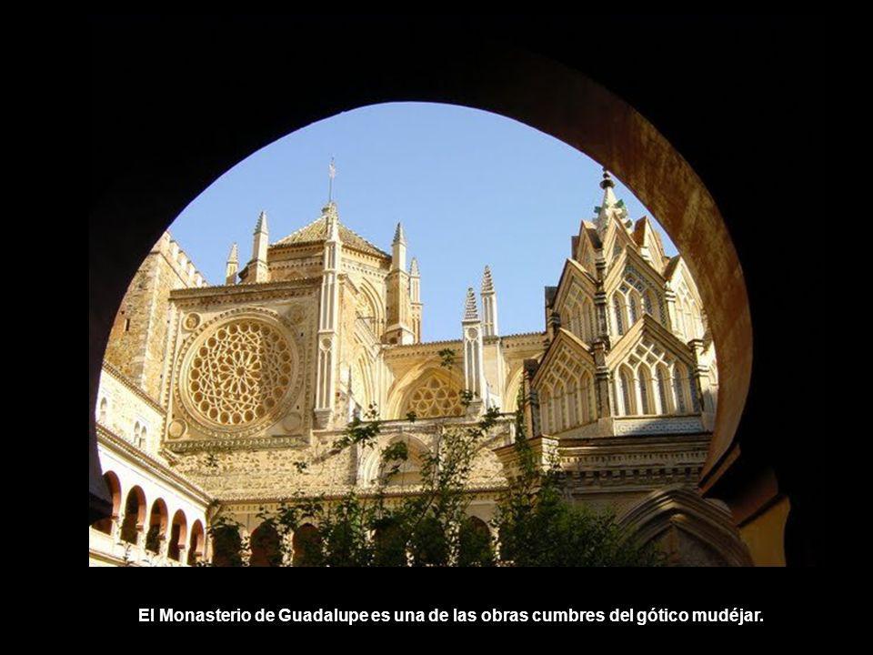 El Monasterio de Guadalupe es una de las obras cumbres del gótico mudéjar.