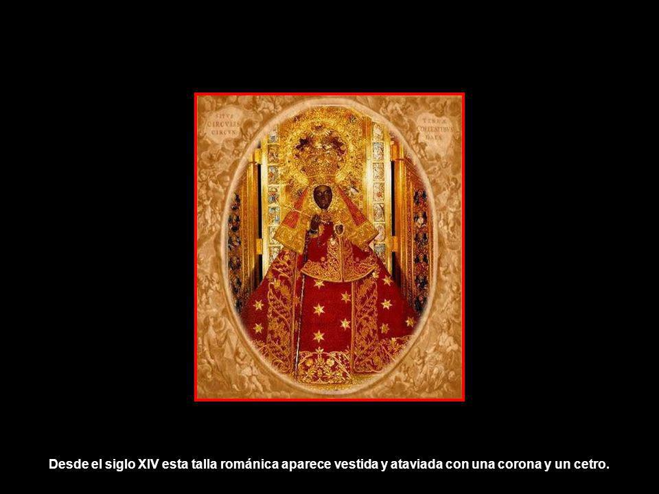 Desde el siglo XIV esta talla románica aparece vestida y ataviada con una corona y un cetro.