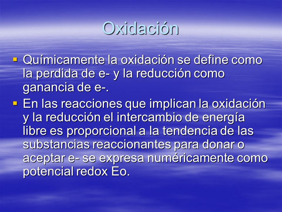 Oxidación Químicamente la oxidación se define como la perdida de e- y la reducción como ganancia de e-.