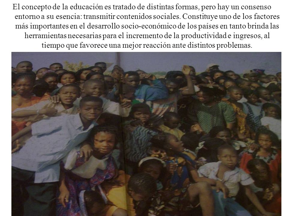 El concepto de la educación es tratado de distintas formas, pero hay un consenso entorno a su esencia: transmitir contenidos sociales.