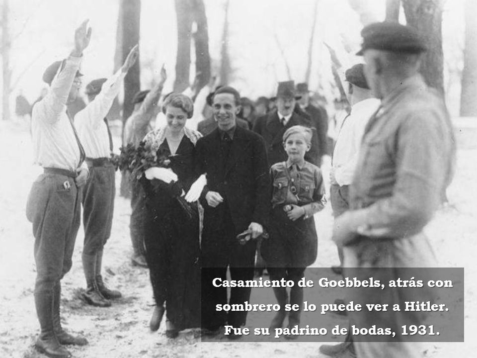Casamiento de Goebbels, atrás con sombrero se lo puede ver a Hitler