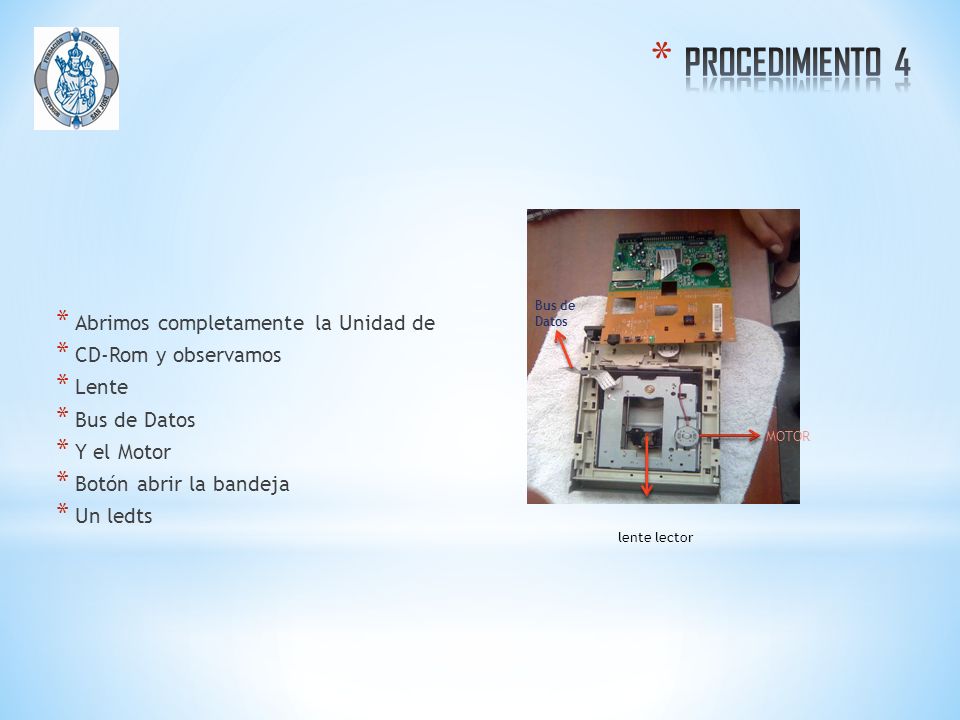 PROCEDIMIENTO 4 Abrimos completamente la Unidad de CD-Rom y observamos
