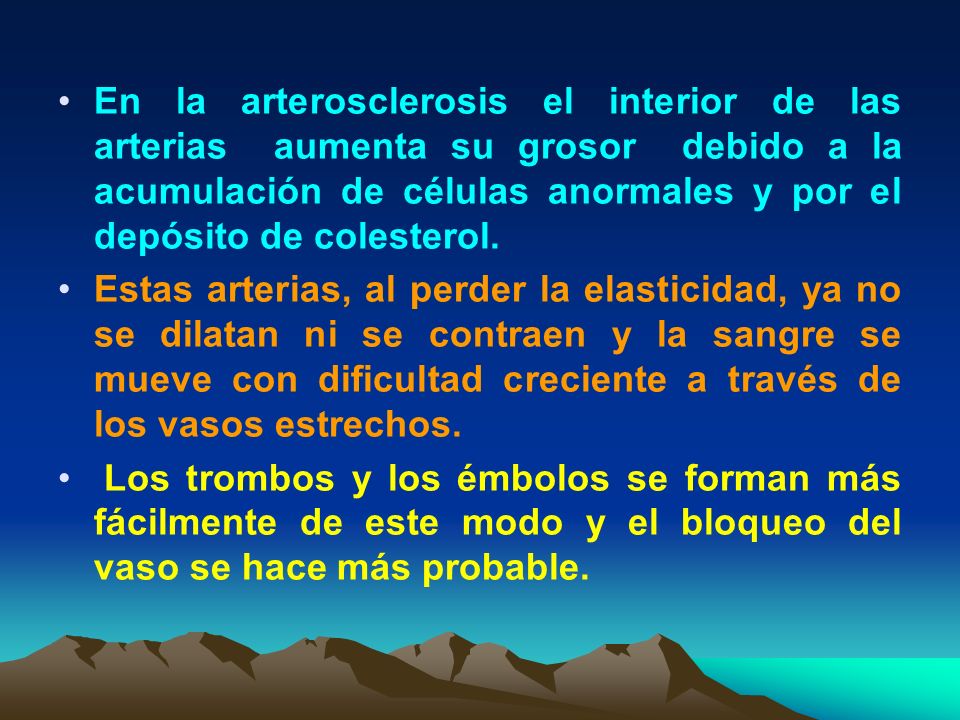En la arterosclerosis el interior de las arterias aumenta su grosor debido a la acumulación de células anormales y por el depósito de colesterol.