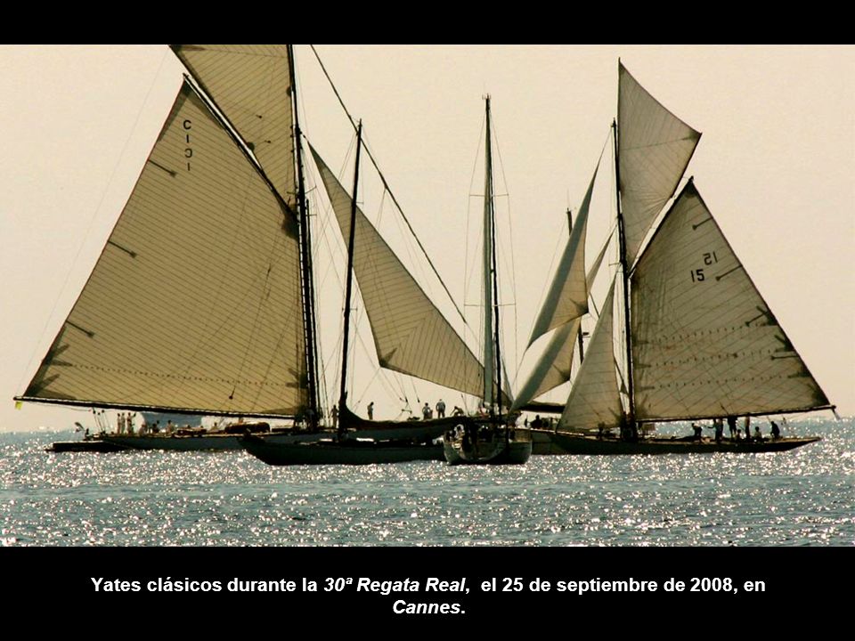 Yates clásicos durante la 30ª Regata Real, el 25 de septiembre de 2008, en Cannes.