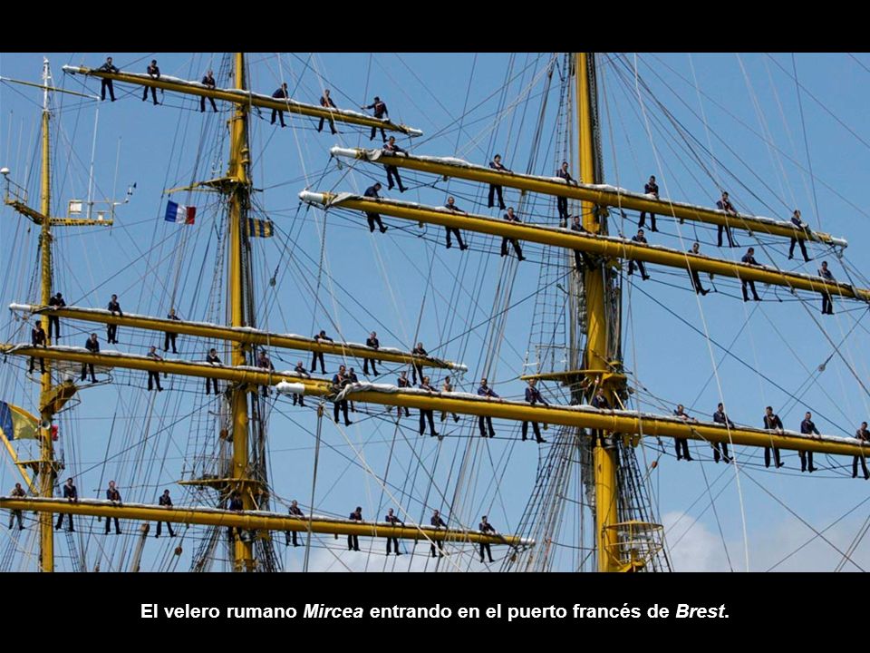 El velero rumano Mircea entrando en el puerto francés de Brest.
