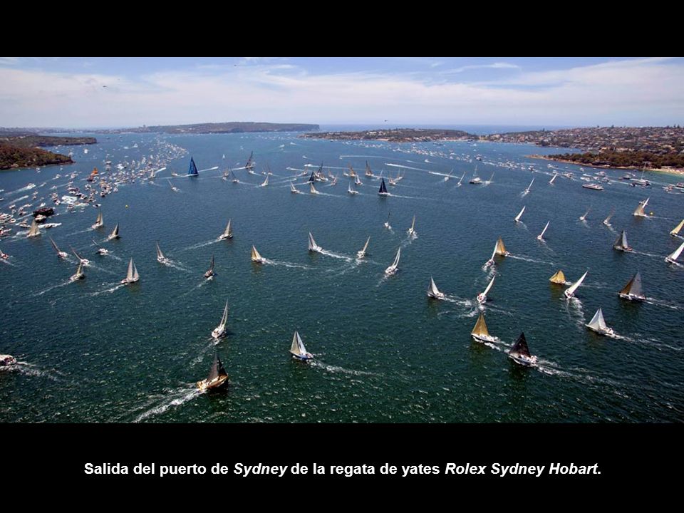 Salida del puerto de Sydney de la regata de yates Rolex Sydney Hobart.
