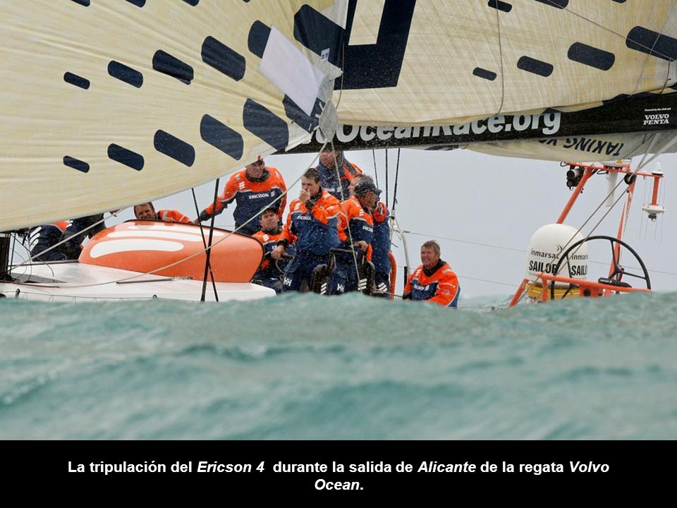 La tripulación del Ericson 4 durante la salida de Alicante de la regata Volvo Ocean.