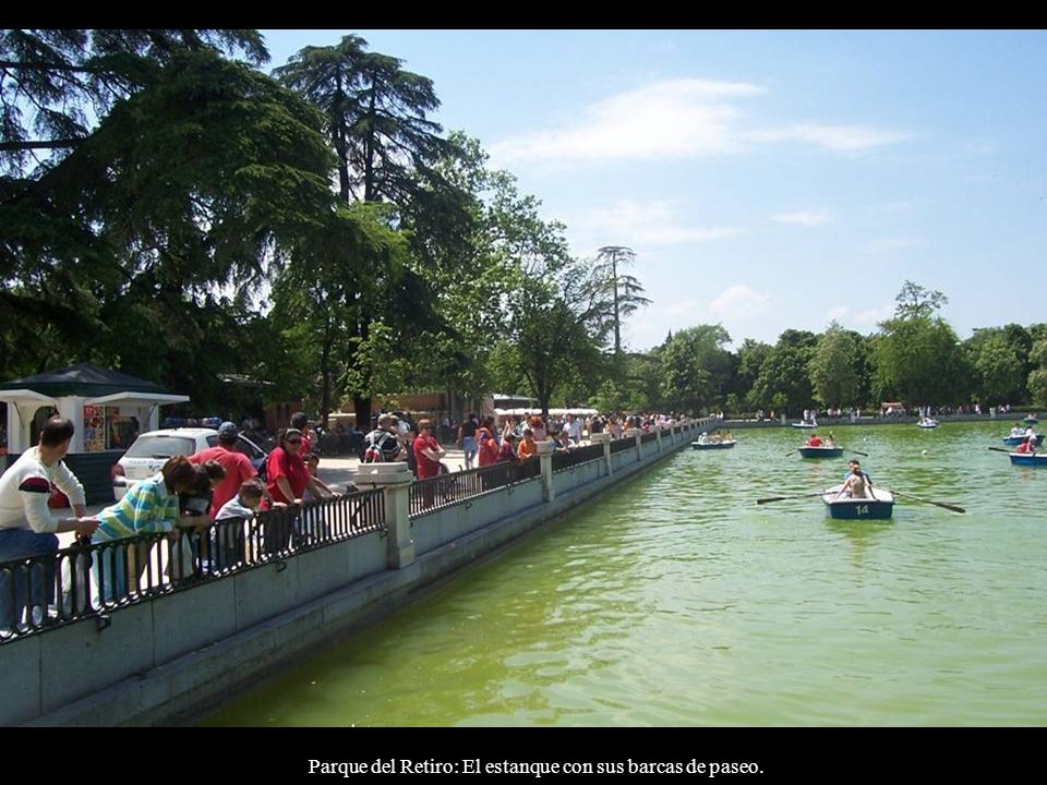 Parque del Retiro: El estanque con sus barcas de paseo.
