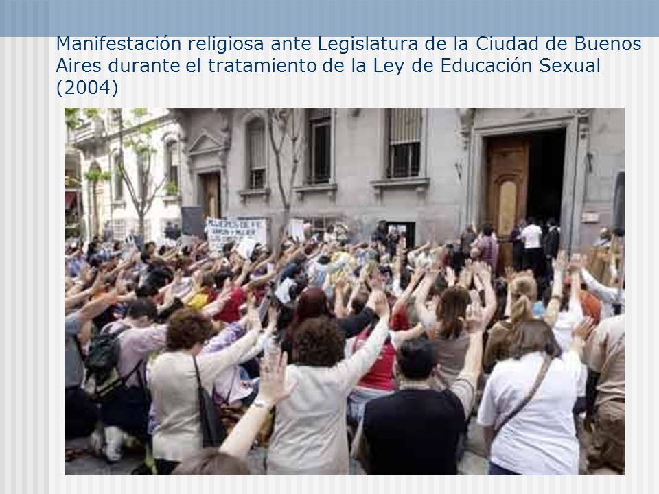 Manifestación religiosa ante Legislatura de la Ciudad de Buenos Aires durante el tratamiento de la Ley de Educación Sexual (2004)