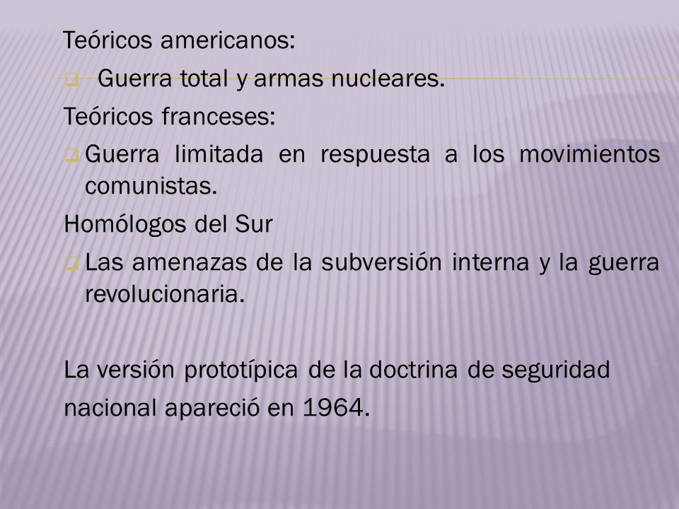 Teóricos americanos: Guerra total y armas nucleares. Teóricos franceses: Guerra limitada en respuesta a los movimientos comunistas.