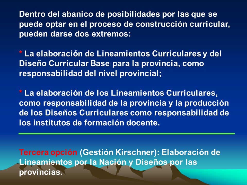 Dentro del abanico de posibilidades por las que se puede optar en el proceso de construcción curricular, pueden darse dos extremos: