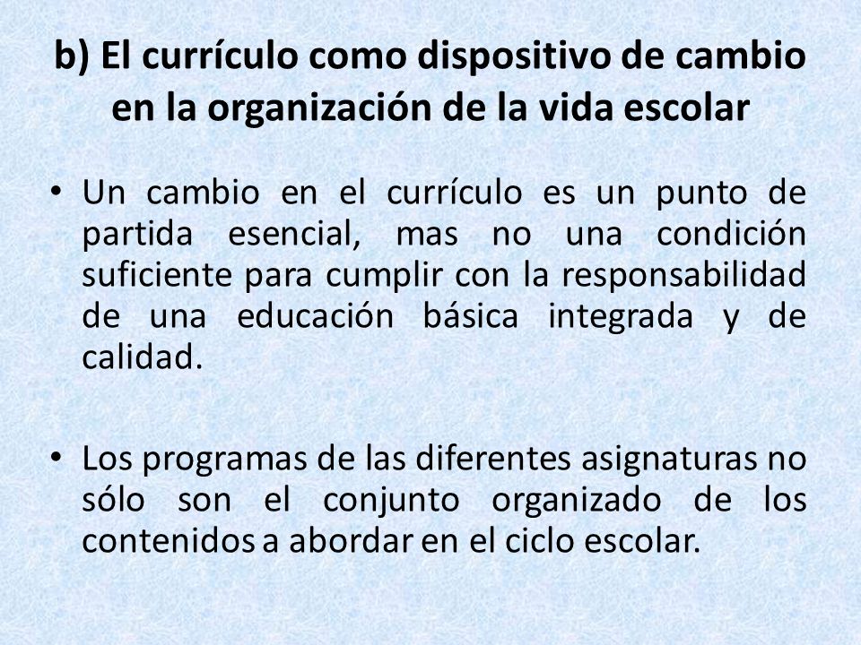 b) El currículo como dispositivo de cambio en la organización de la vida escolar