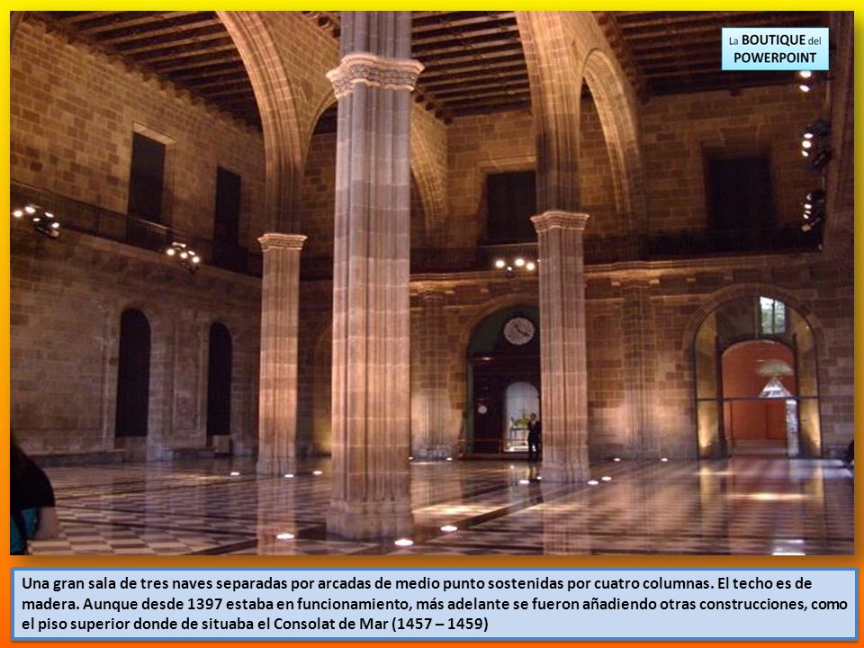 Una gran sala de tres naves separadas por arcadas de medio punto sostenidas por cuatro columnas.