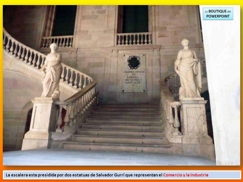 La escalera esta presidida por dos estatuas de Salvador Gurrí que representan el Comercio y la Industria