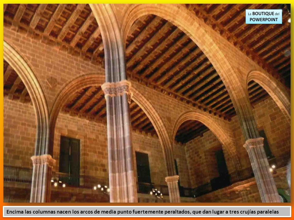 Encima las columnas nacen los arcos de media punto fuertemente peraltados, que dan lugar a tres crujías paralelas
