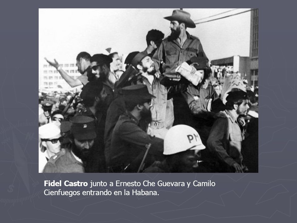 Fidel Castro junto a Ernesto Che Guevara y Camilo Cienfuegos entrando en la Habana.