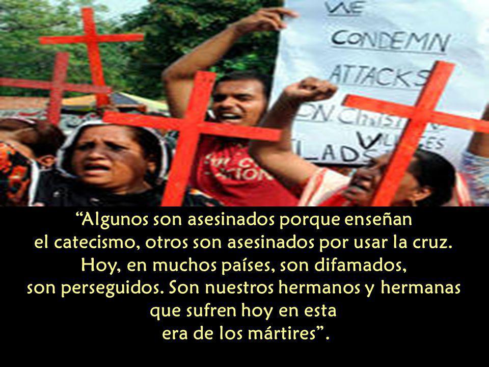Algunos son asesinados porque enseñan el catecismo, otros son asesinados por usar la cruz.