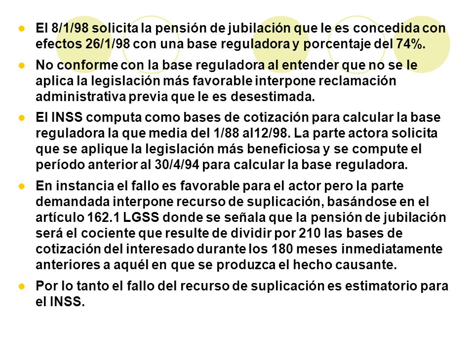 El 8/1/98 solicita la pensión de jubilación que le es concedida con efectos 26/1/98 con una base reguladora y porcentaje del 74%.