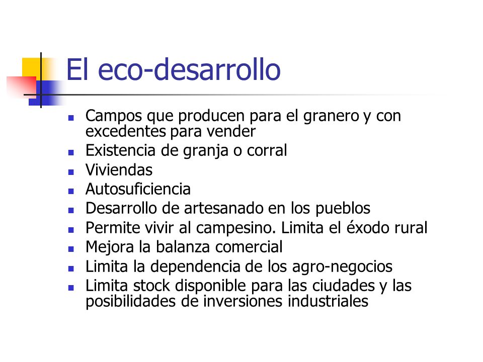 El eco-desarrollo Campos que producen para el granero y con excedentes para vender. Existencia de granja o corral.