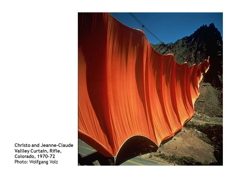 Christo and Jeanne-Claude Vallley Curtain, Rifle, Colorado, Photo: Wolfgang Volz