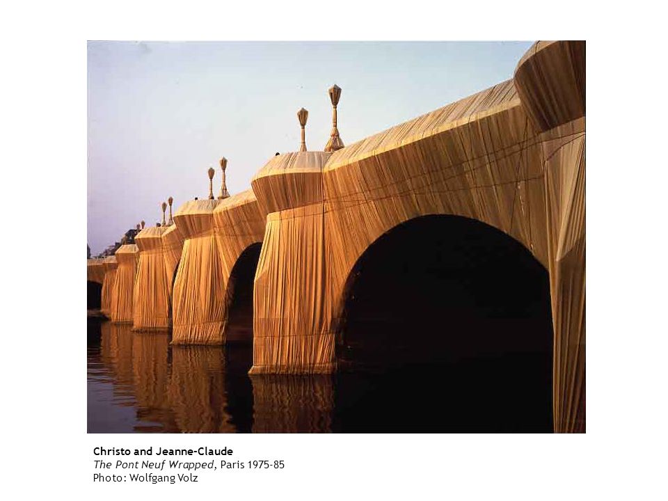 Christo and Jeanne-Claude The Pont Neuf Wrapped, Paris Photo: Wolfgang Volz