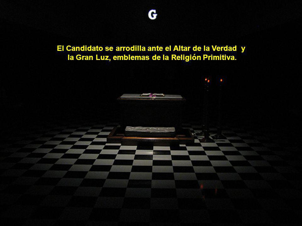 El Candidato se arrodilla ante el Altar de la Verdad y
