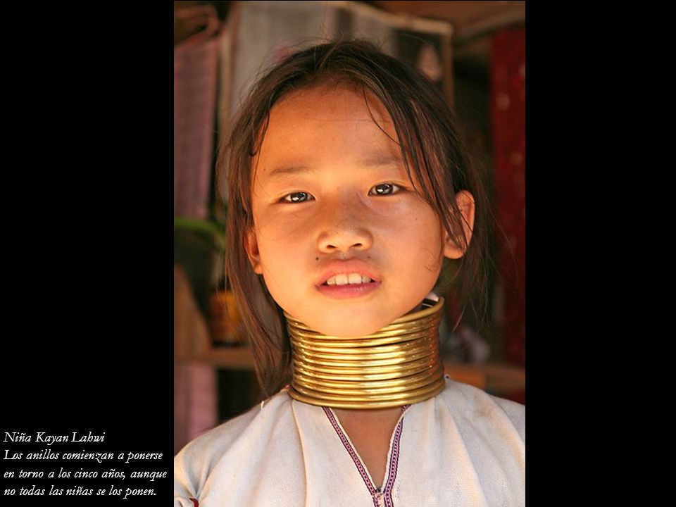 Niña Kayan Lahwi Los anillos comienzan a ponerse. en torno a los cinco años, aunque.