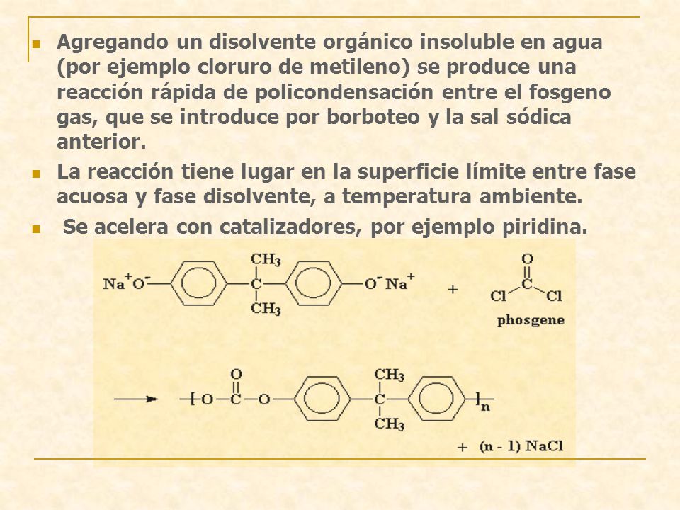 Agregando un disolvente orgánico insoluble en agua (por ejemplo cloruro de metileno) se produce una reacción rápida de policondensación entre el fosgeno gas, que se introduce por borboteo y la sal sódica anterior.