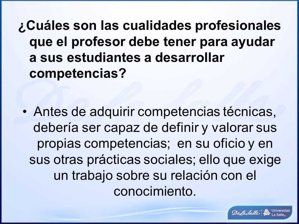 ¿Cuáles son las cualidades profesionales que el profesor debe tener para ayudar a sus estudiantes a desarrollar competencias
