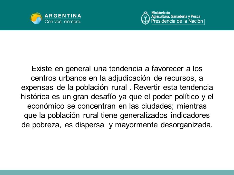 Existe en general una tendencia a favorecer a los centros urbanos en la adjudicación de recursos, a expensas de la población rural .