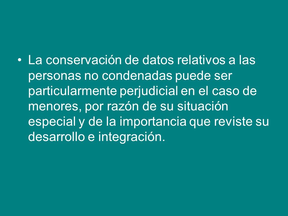 La conservación de datos relativos a las personas no condenadas puede ser particularmente perjudicial en el caso de menores, por razón de su situación especial y de la importancia que reviste su desarrollo e integración.