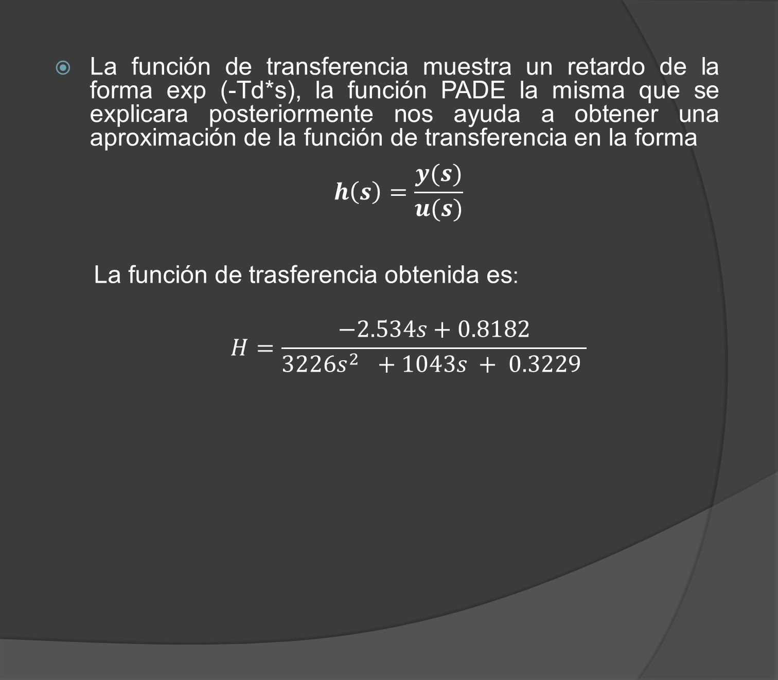 La función de transferencia muestra un retardo de la forma exp (-Td