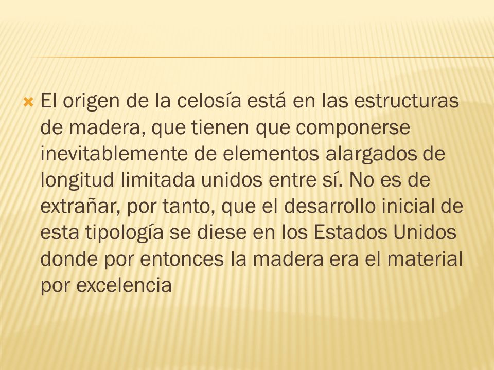 El origen de la celosía está en las estructuras de madera, que tienen que componerse inevitablemente de elementos alargados de longitud limitada unidos entre sí.