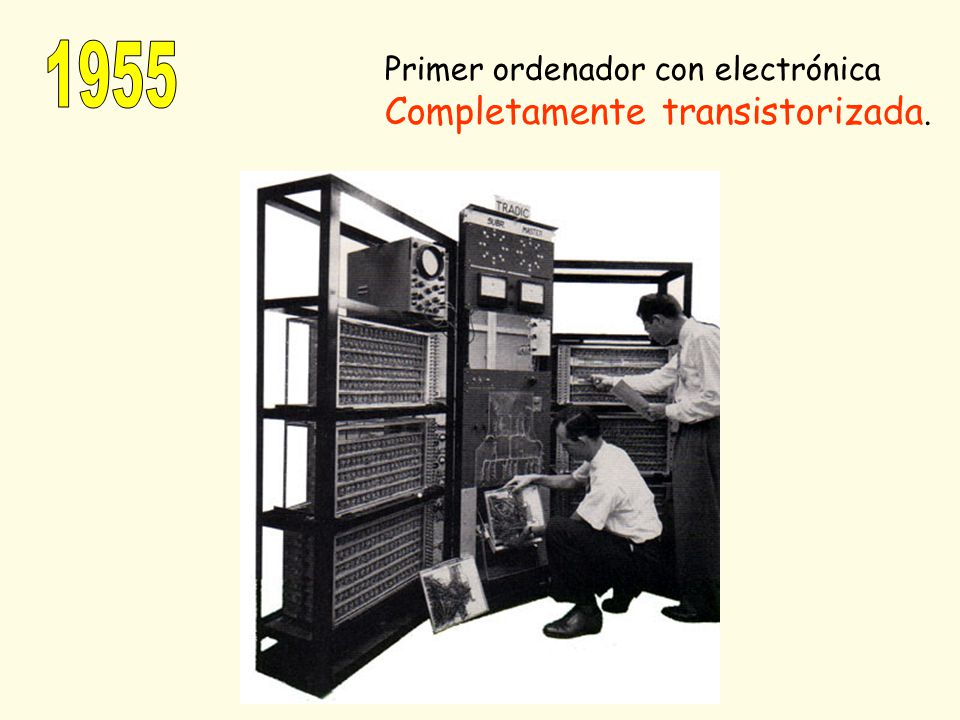 1955 Primer ordenador con electrónica Completamente transistorizada.