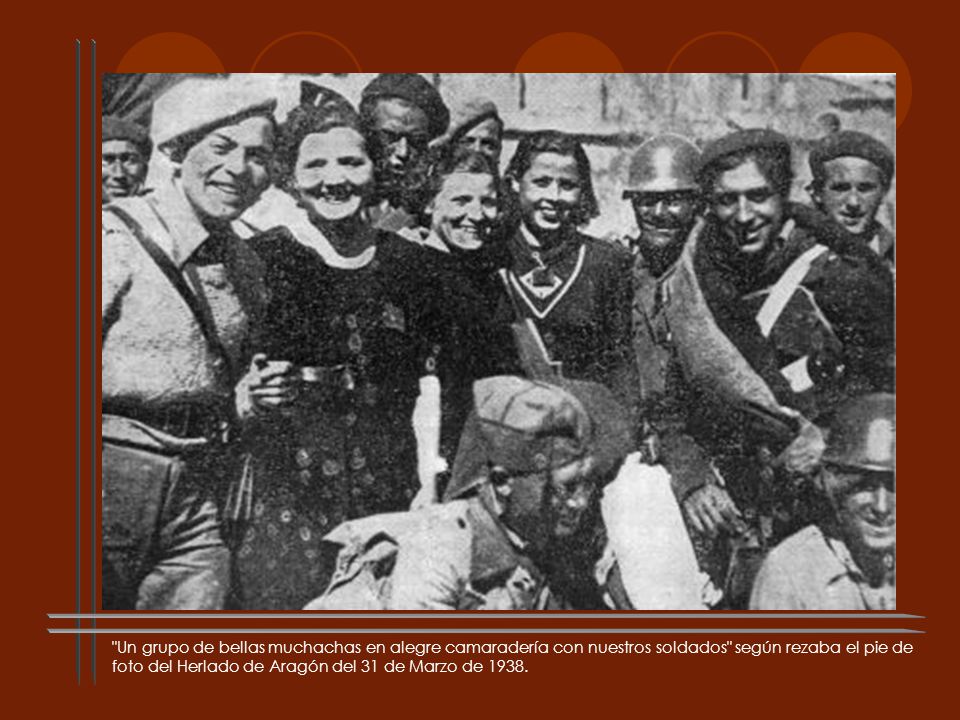 Un grupo de bellas muchachas en alegre camaradería con nuestros soldados según rezaba el pie de foto del Herlado de Aragón del 31 de Marzo de 1938.