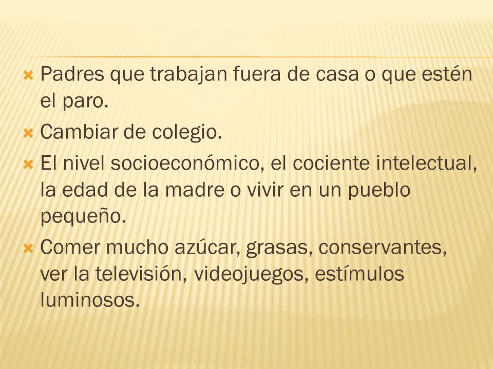 Padres que trabajan fuera de casa o que estén el paro.